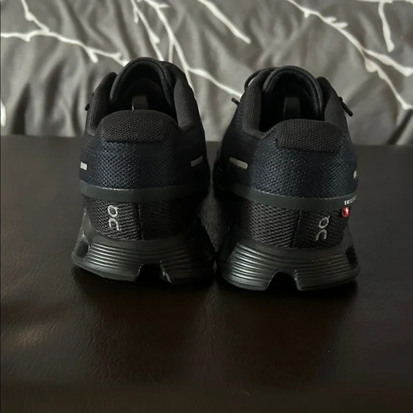 On Running Black Athletic Shoes - Picture 3 of 8